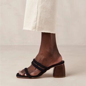 ALOHAS Indiana - Black Suede Sandals
